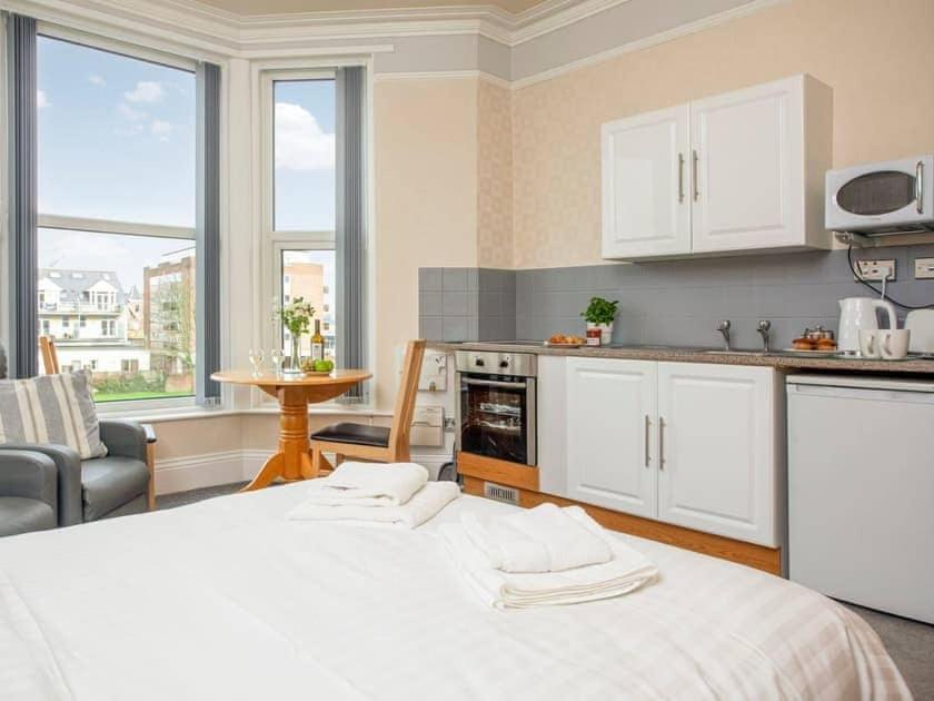 Bedford Holiday Apartments Пейнтон Экстерьер фото