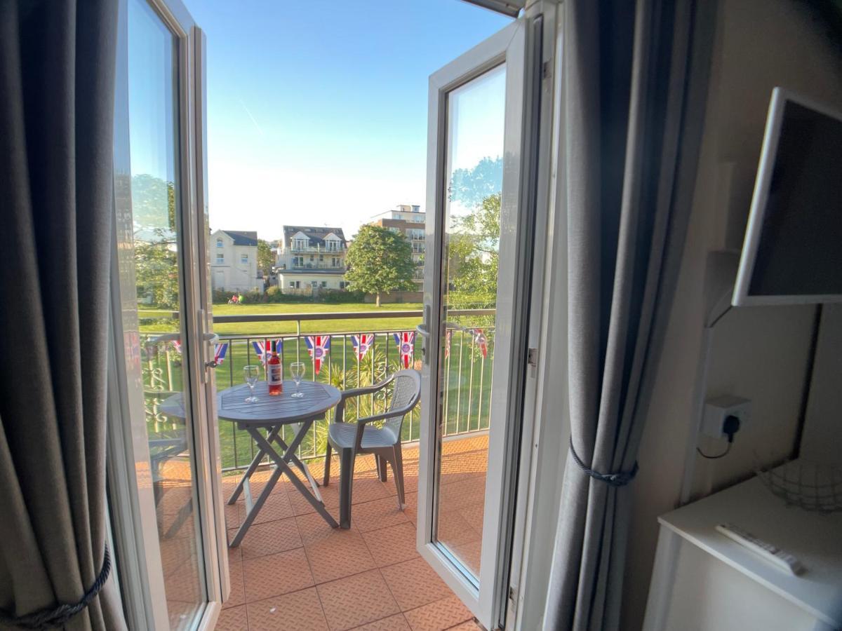 Bedford Holiday Apartments Пейнтон Экстерьер фото