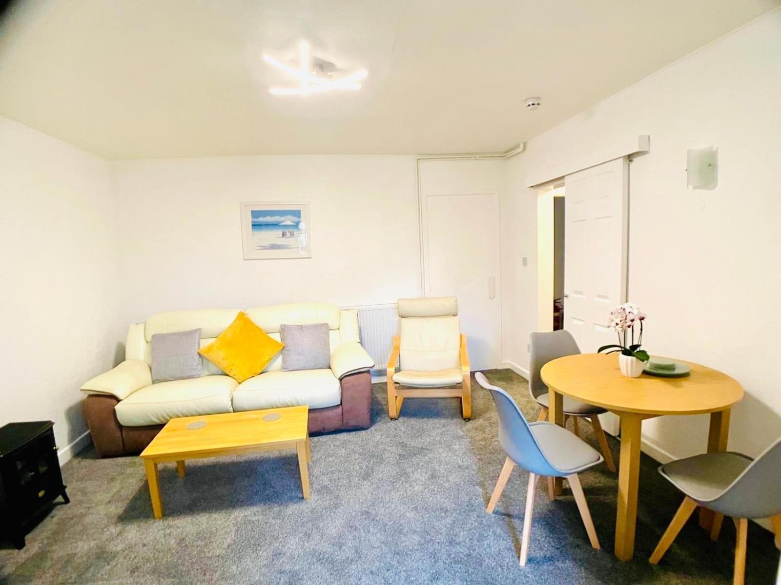 Bedford Holiday Apartments Пейнтон Экстерьер фото